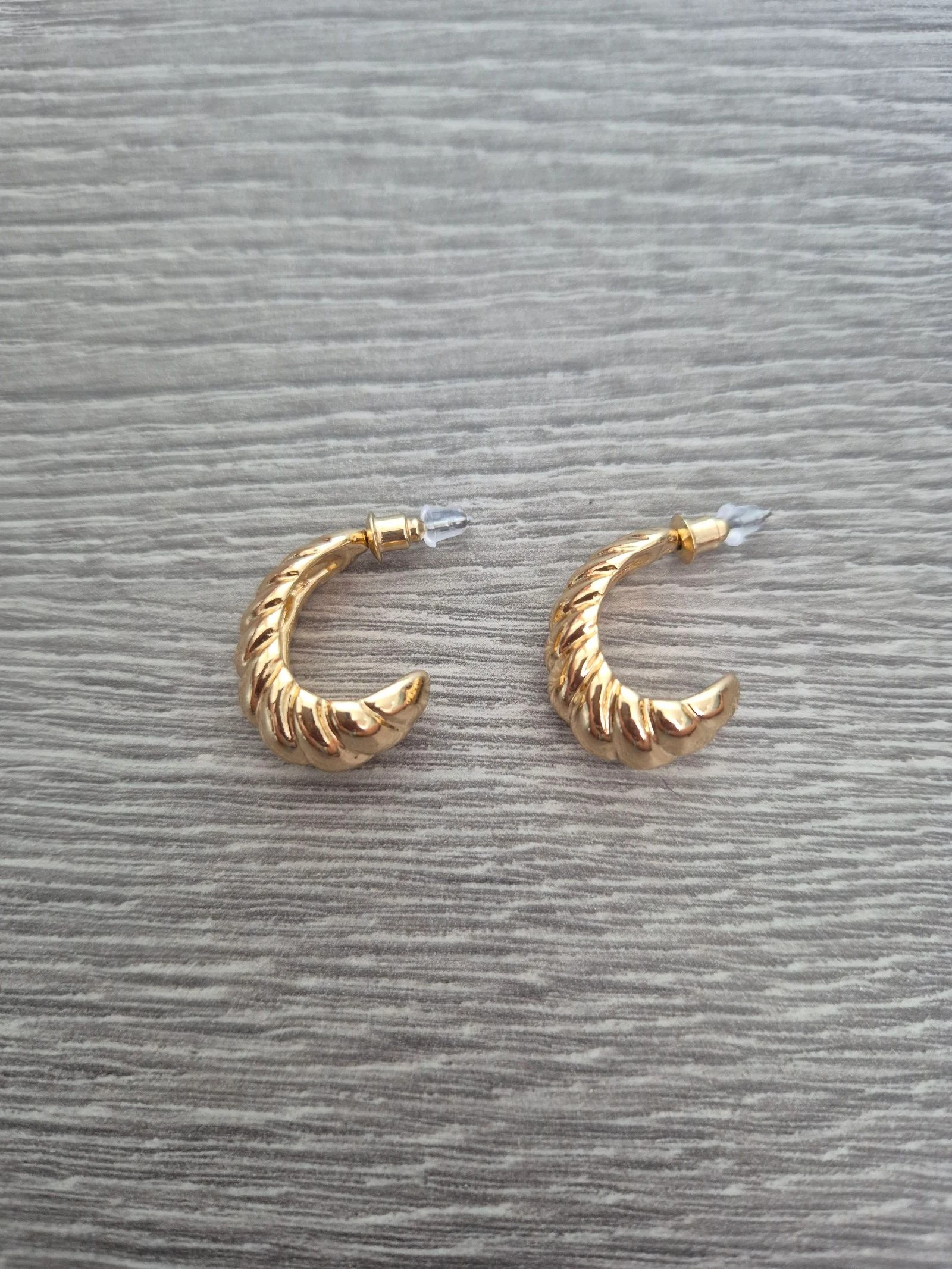 Boucles d'oreilles croissant dorées / Boucles d'oreilles ondulées – Neuves – photo 2